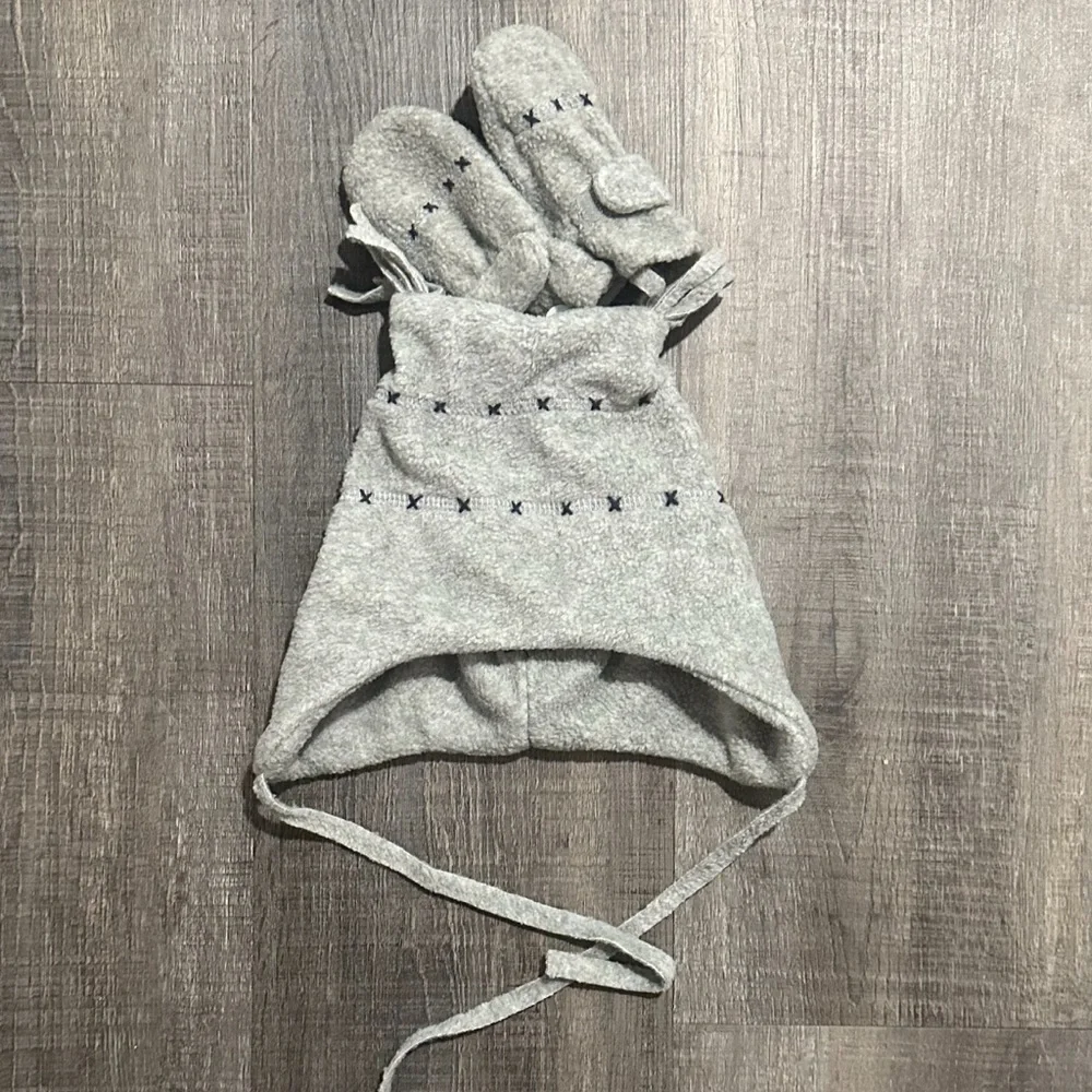 New Gray Infant & Baby Size 3 - 9 Months Winter Hat and Mittens Set